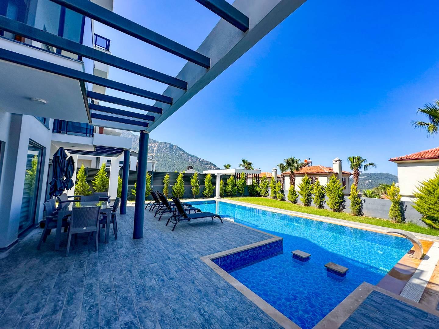 Fethiye Ölüdeniz'de Nezih Konumda, Özel Havuzlu, Şık Villa-43333