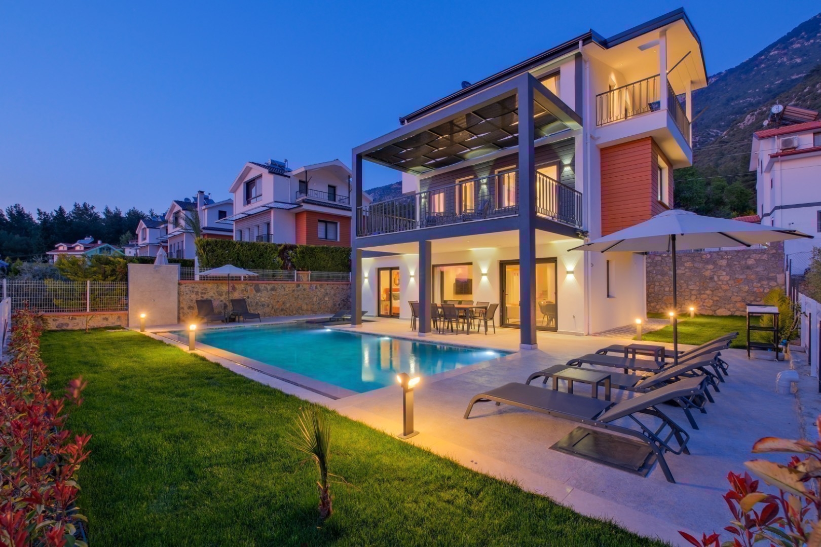 Fethiye Ölüdeniz'de Merkeze Yakın, Özel Havuzlu, 8 Kişilik Villa