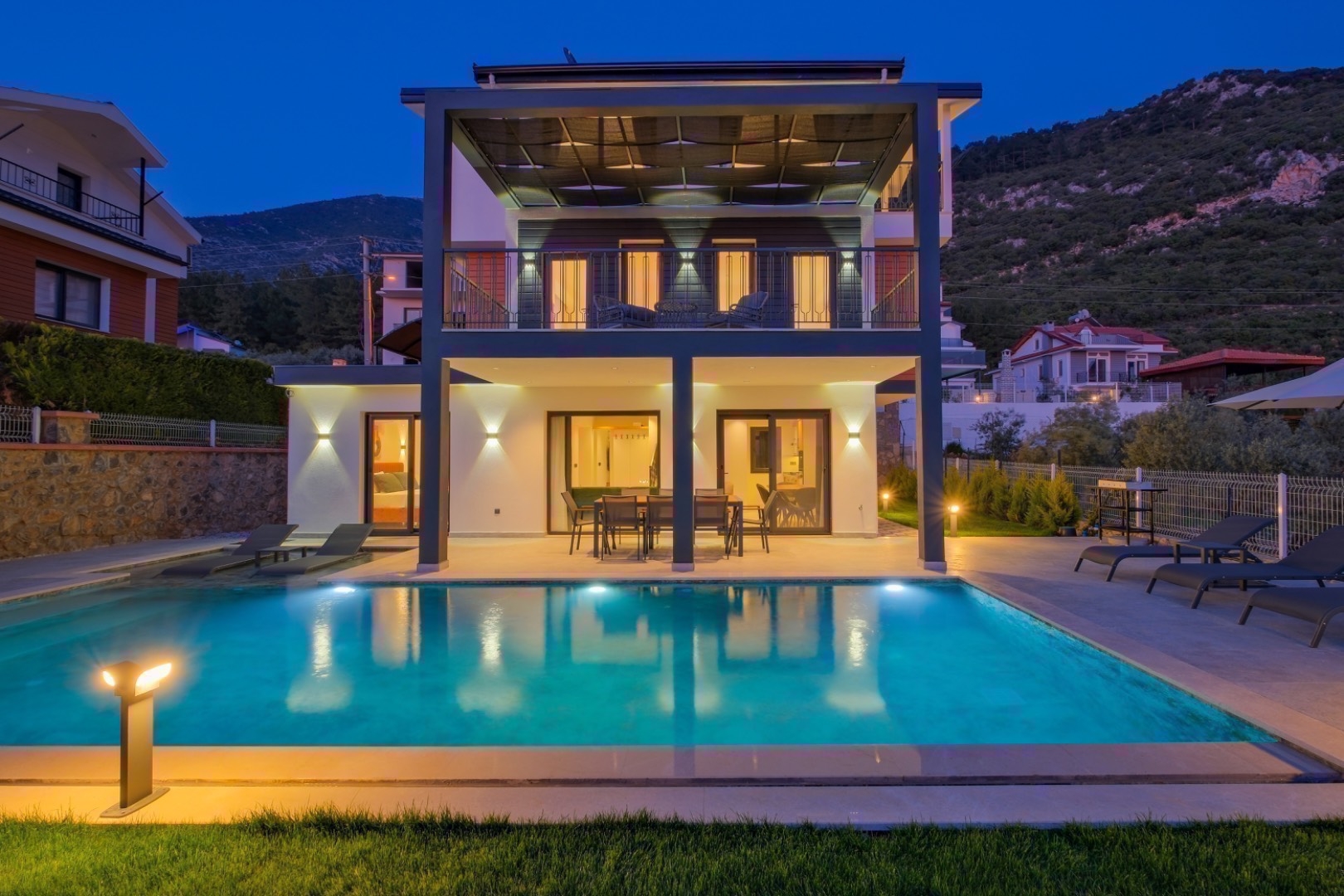 Fethiye Ölüdeniz'de Merkeze Yakın, Özel Havuzlu, 8 Kişilik Villa