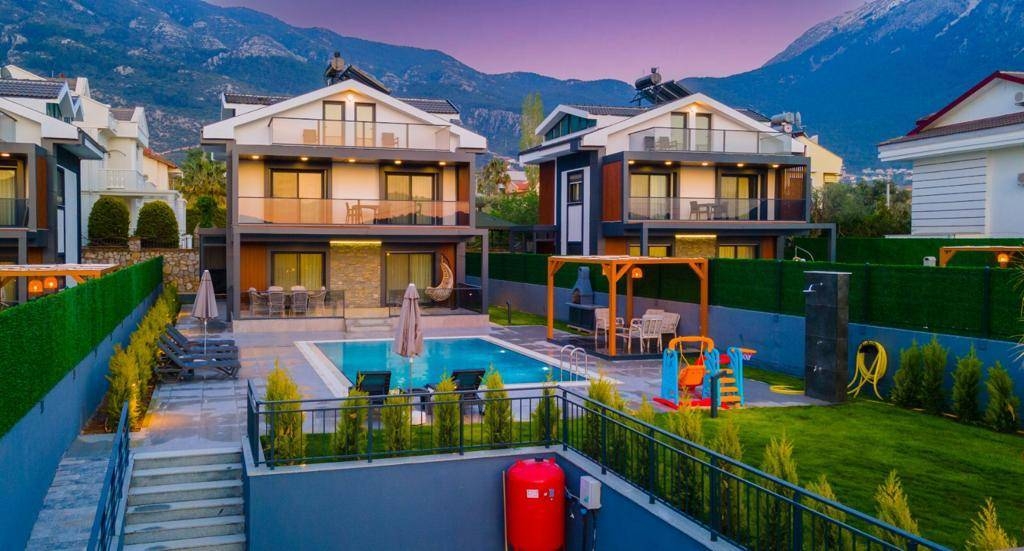 Fethiye Ölüdeniz'de Merkezi Konumda, 4+1, Bahçeli, Kiralık Villa