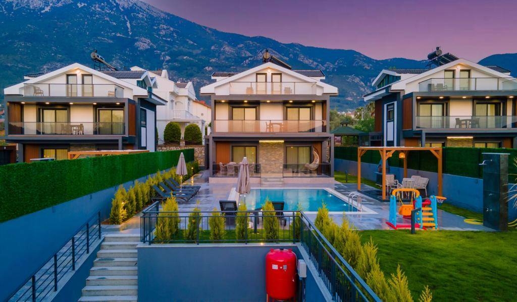 Fethiye Ölüdeniz'de Merkezi Konumda, 4+1, Bahçeli, Kiralık Villa