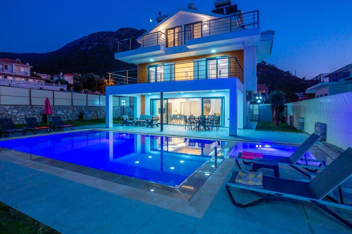 Fethiye Ölüdeniz'de Sakin Konumda, Özel Havuzlu, Konforlu Villa