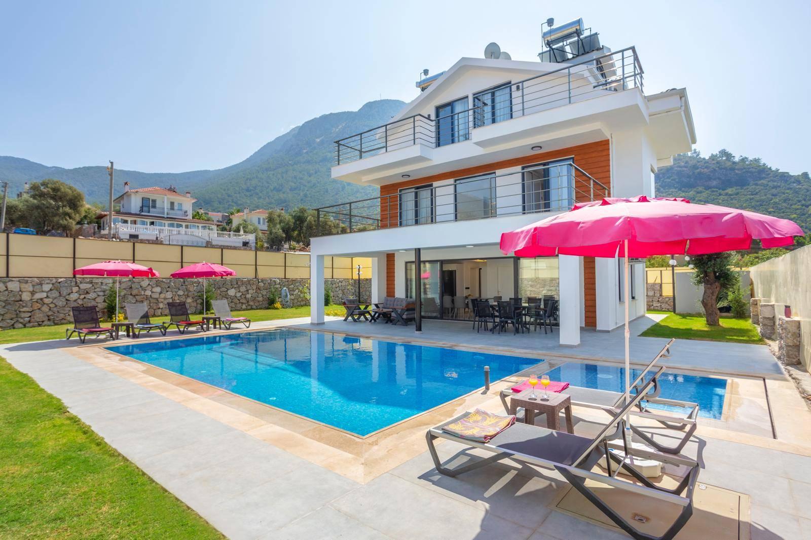 Fethiye Ölüdeniz'de Sakin Konumda, Özel Havuzlu, Konforlu Villa-42644