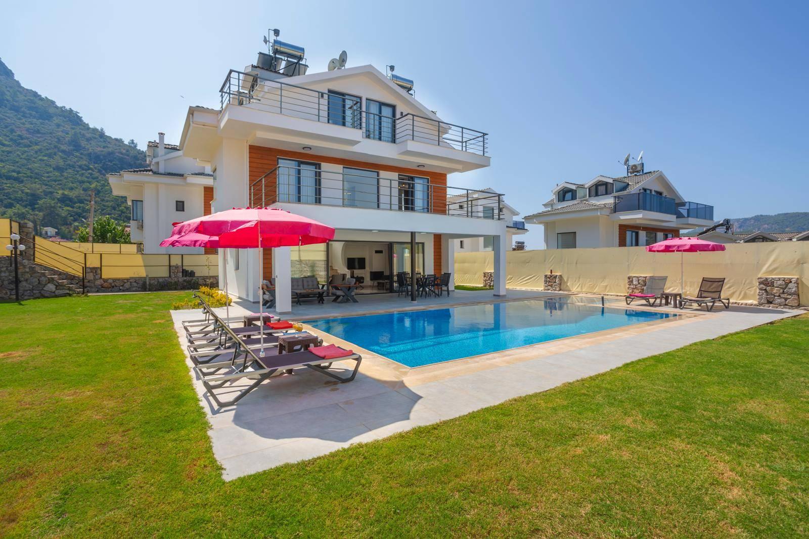 Fethiye Ölüdeniz'de Sakin Konumda, Özel Havuzlu, Konforlu Villa-42644