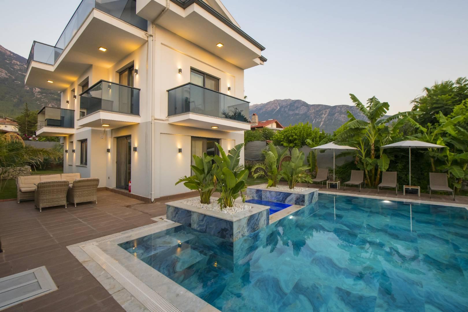 Fethiye Ölüdeniz'de Şık Tasarıma Sahip, Özel Havuzlu, Kiralık Villa-29521