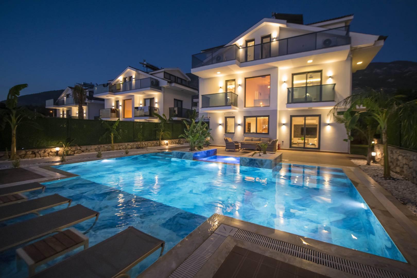 Fethiye Ölüdeniz'de Yemyeşil Bahçeye Sahip, Özel Havuzlu, Lüks Villa-29524