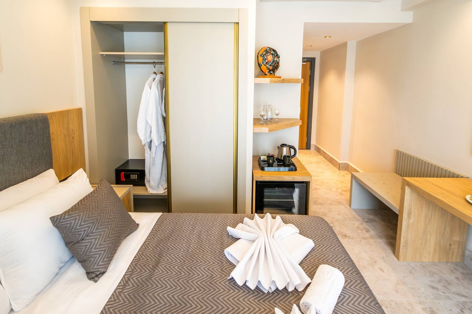 Fethiye Ölüdeniz'de Site İçerisinde, Ortak Havuzlu, Şık Tatil Odası