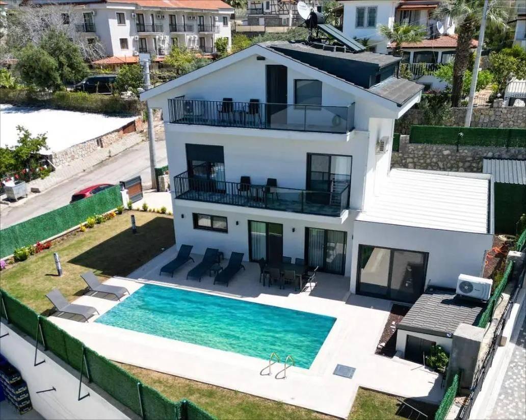Fethiye Ölüdeniz'de Yemyeşil Bahçe İçerisinde, Özel Havuzlu, Şık Villa-42930