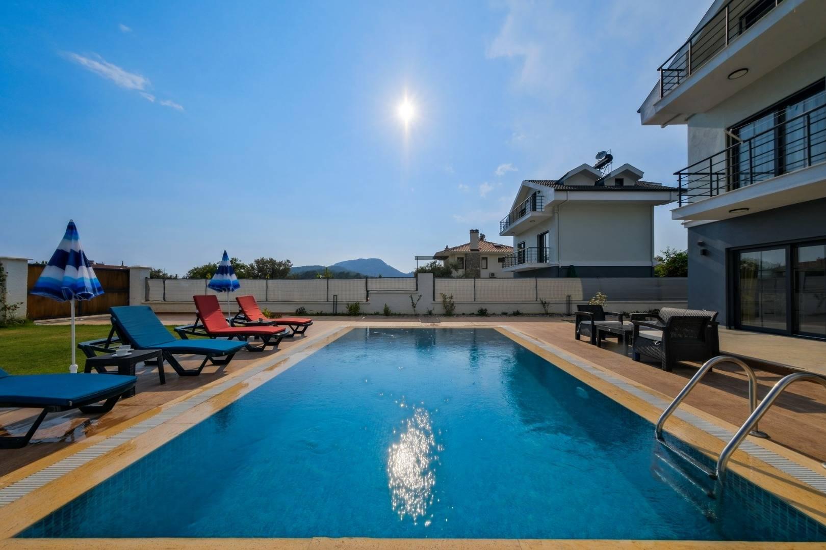 Fethiye Ölüdeniz'de Yemyeşil Bahçeli, Özel Havuzlu, 3+1 Villa-33282