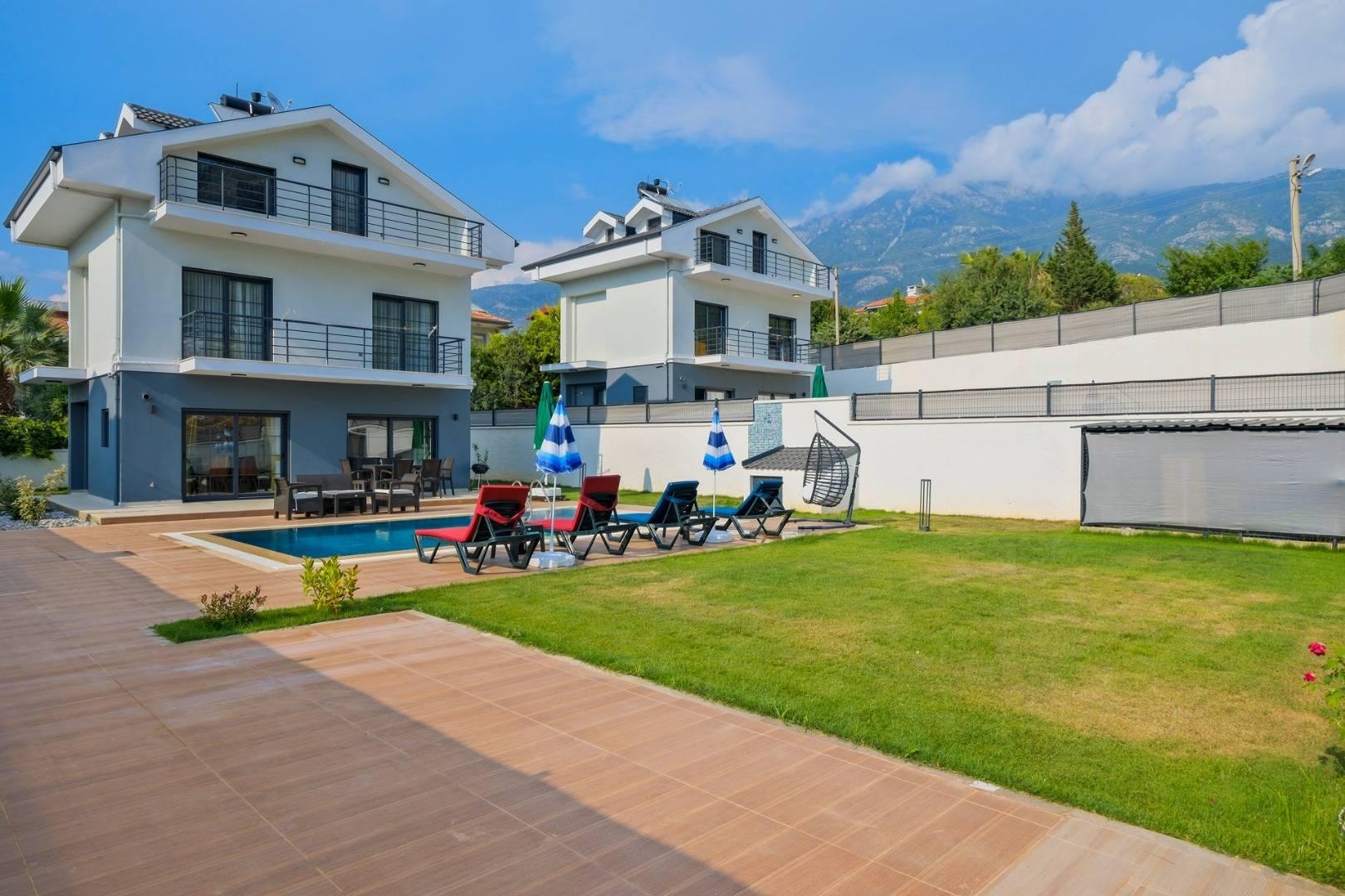 Fethiye Ölüdeniz'de Yemyeşil Bahçeli, Özel Havuzlu, 3+1 Villa-33282