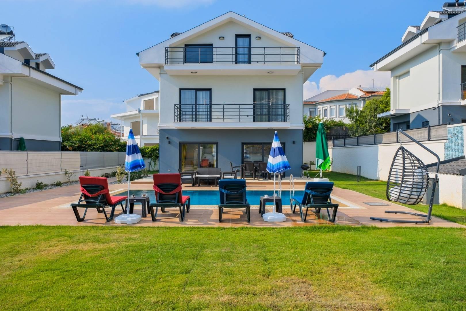 Fethiye Ölüdeniz'de Yemyeşil Bahçeli, Özel Havuzlu, 3+1 Villa-33282
