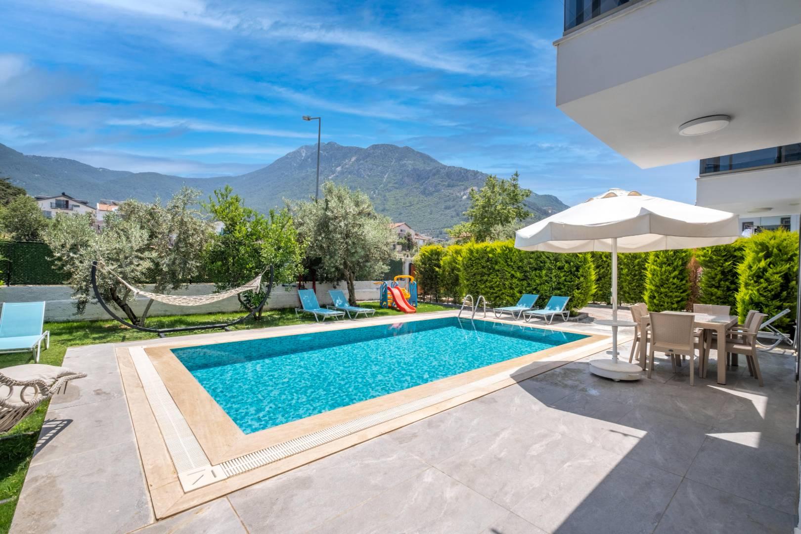 Fethiye Ölüdeniz'de Yemyeşil Bahçeli, Özel Havuzlu, Şık Villa-43979