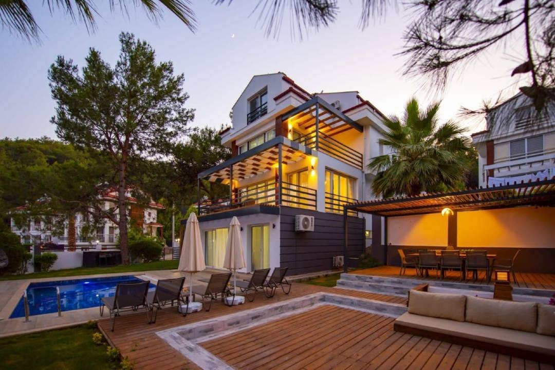 Fethiye Ölüdeniz'de Yemyeşil Doğada, Özel Havuzlu, Merkezi Villa