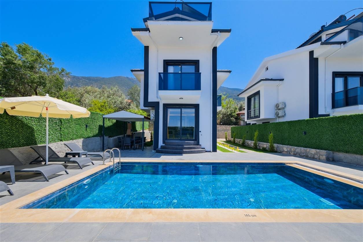 Fethiye Ölüdeniz'de Modern Tasarımlı, Özel Havuzlu, Jakuzili Villa