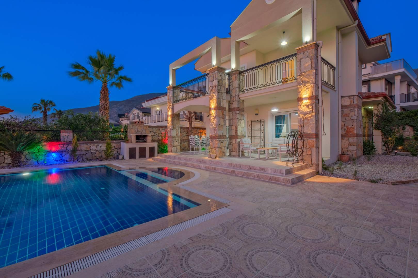 Fethiye Ölüdeniz'de Merkezi Konumda, Özel Havuzlu, Geniş Villa-43223