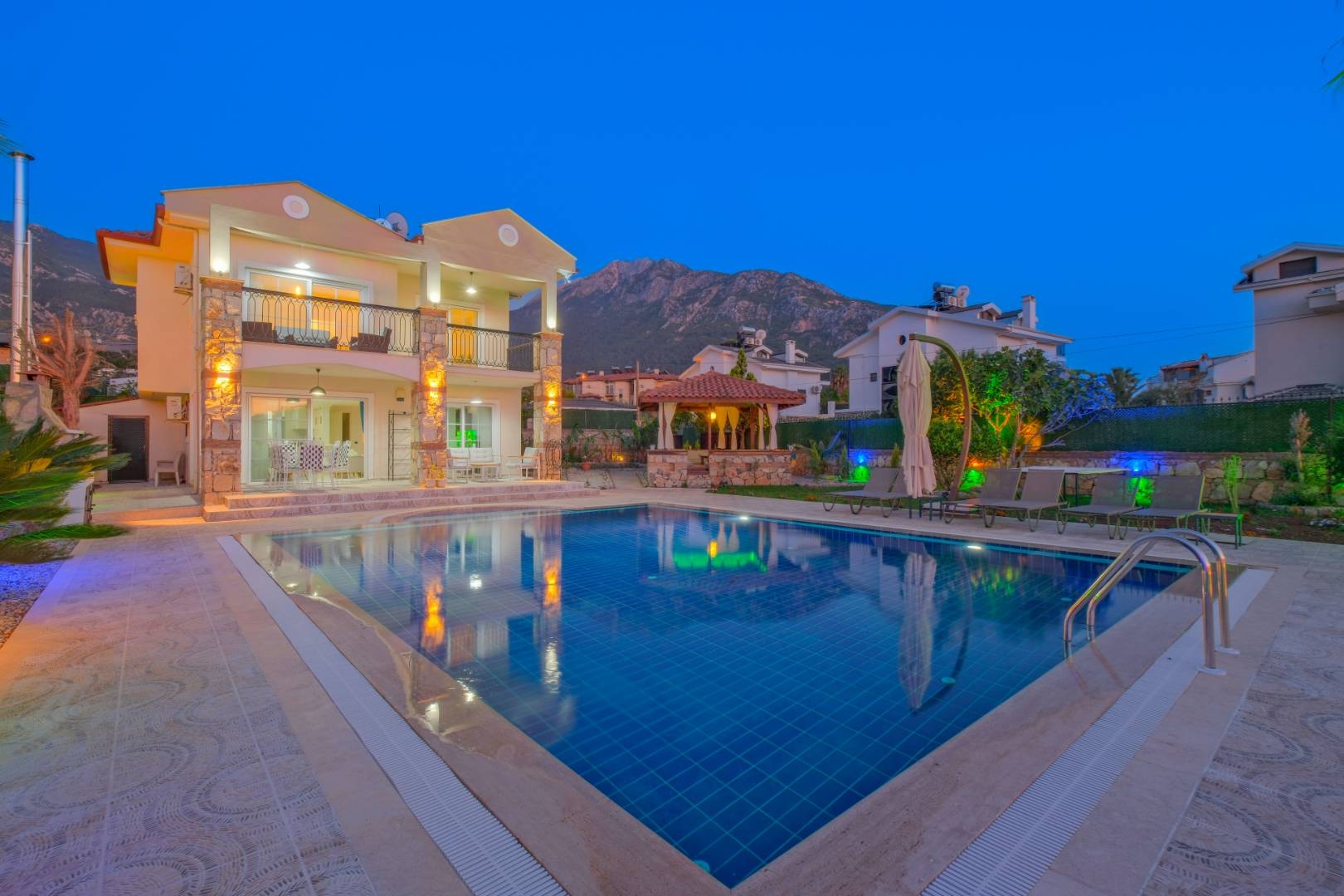 Fethiye Ölüdeniz'de Merkezi Konumda, Özel Havuzlu, Geniş Villa