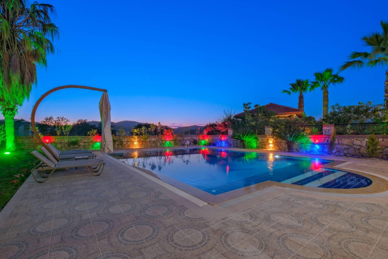 Fethiye Ölüdeniz'de Merkezi Konumda, Özel Havuzlu, Geniş Villa-43223