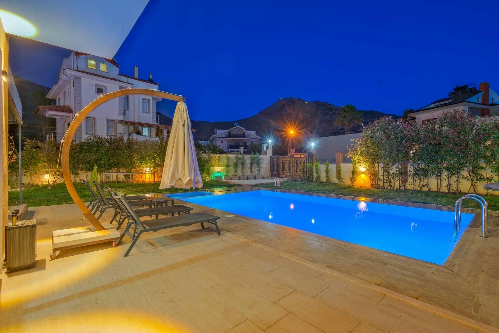 Fethiye Ölüdeniz'de Geniş Ailelere Uygun, Özel Havuzlu, Şık Villa-43222