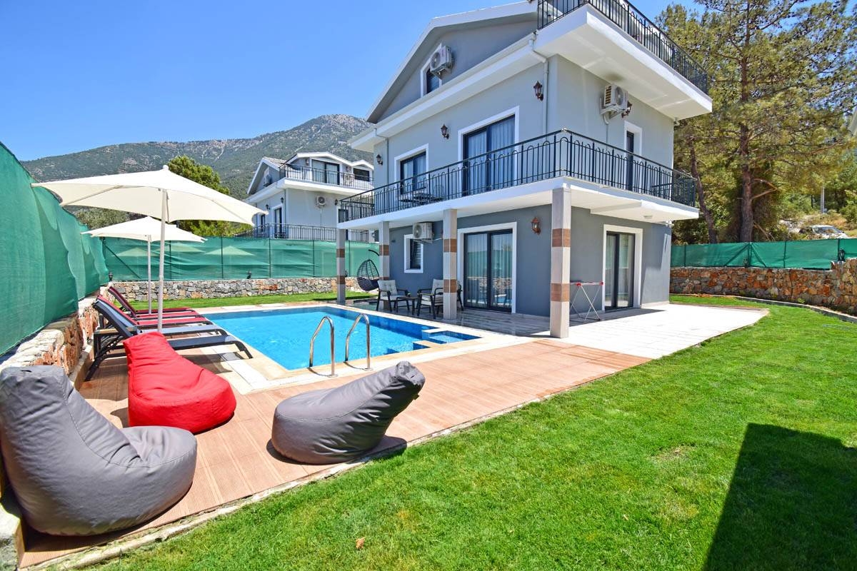 Fethiye Ölüdeniz'de Yemyeşil Bahçeli, Özel Havuzlu, 8 Kişilik Villa