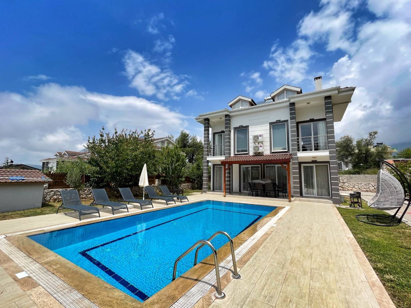 Fethiye Ölüdeniz'de Nezih Konumda, Özel Havuzlu, Konforlu Villa