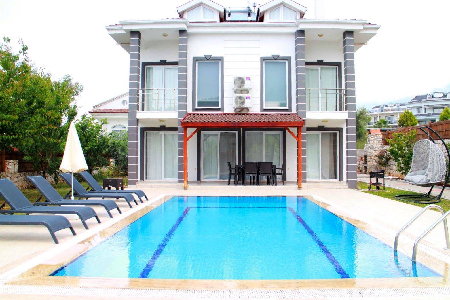 Fethiye Ölüdeniz'de Nezih Konumda, Özel Havuzlu, Konforlu Villa