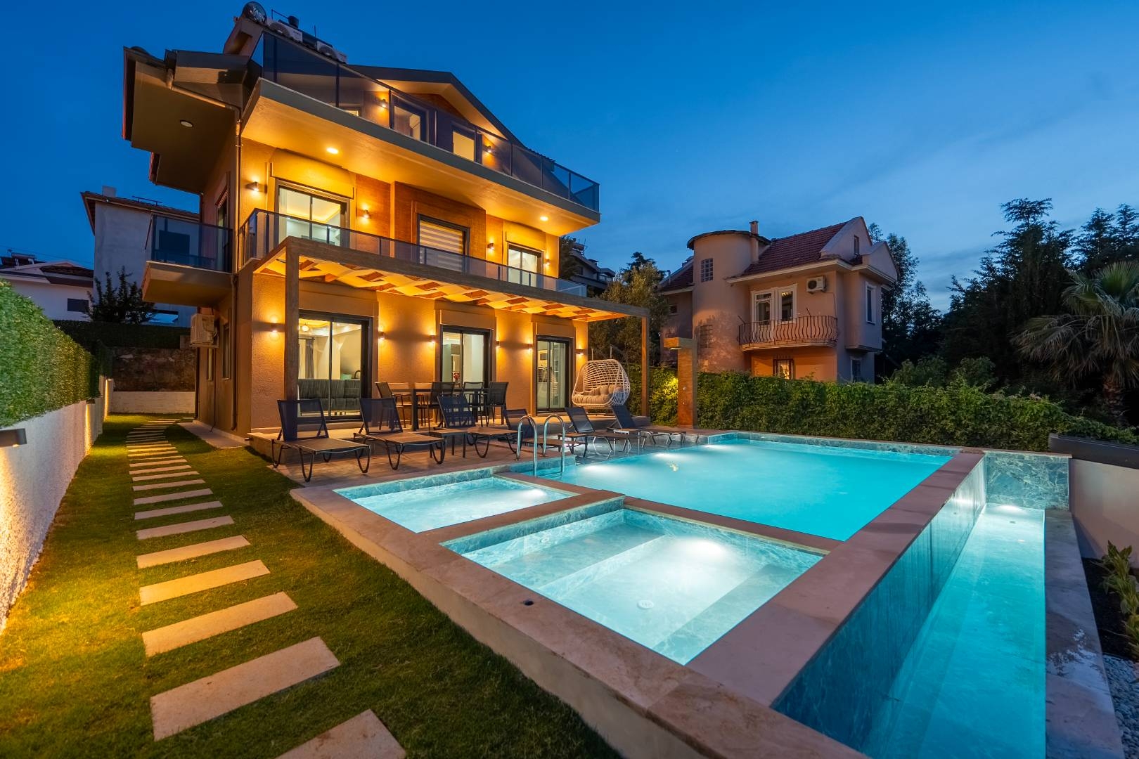 Fethiye Ölüdeniz'de Merkezi Konumda, Özel Havuzlu, Lüks Villa