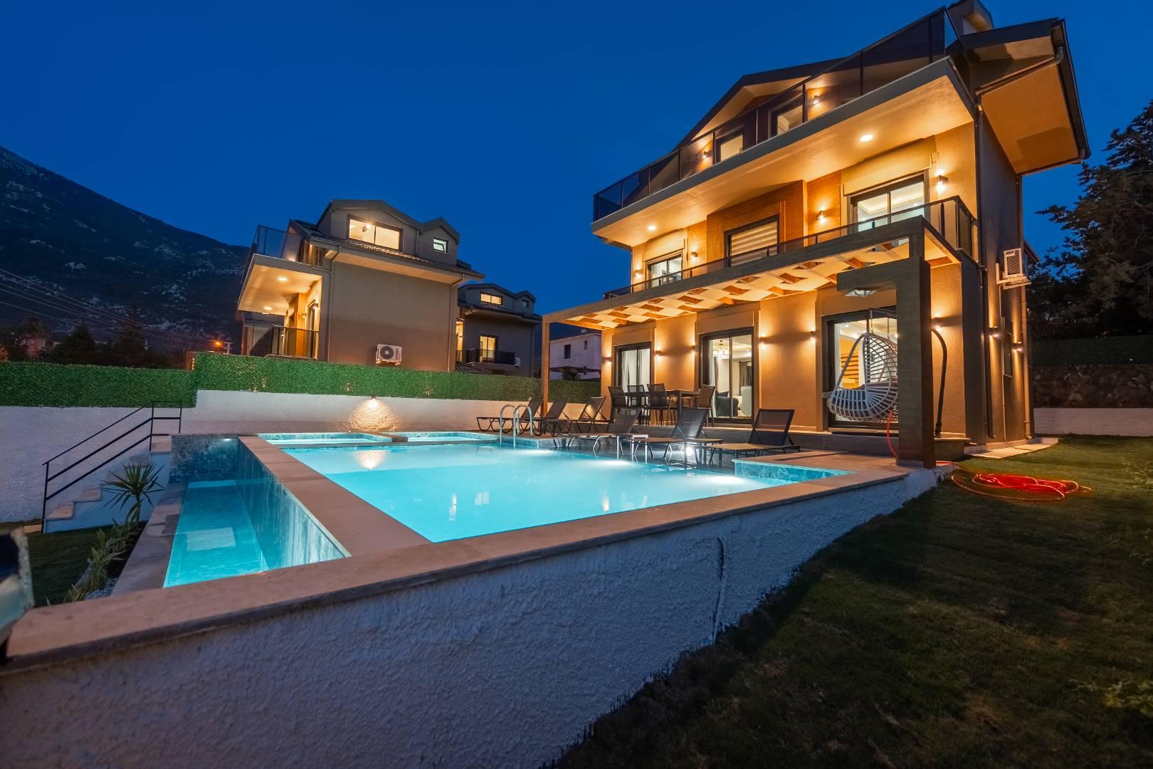 Fethiye Ölüdeniz'de Merkezi Konumda, Özel Havuzlu, Lüks Villa-43260