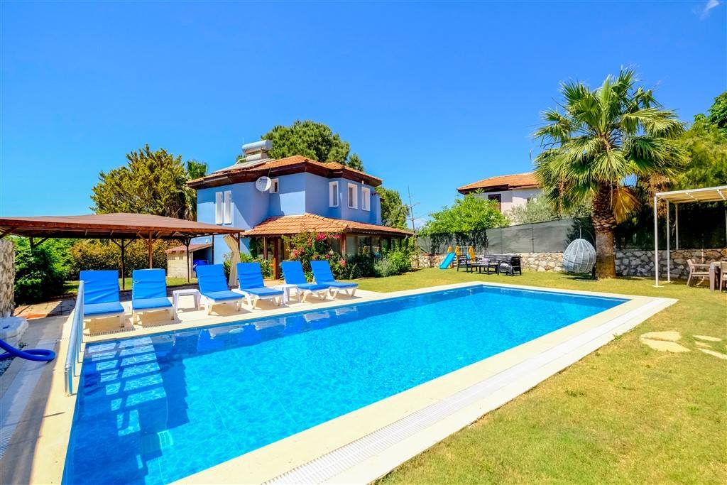 Fethiye Ölüdeniz'de Yemyeşil Bahçeli, Özel Havuzlu, Şık Villa