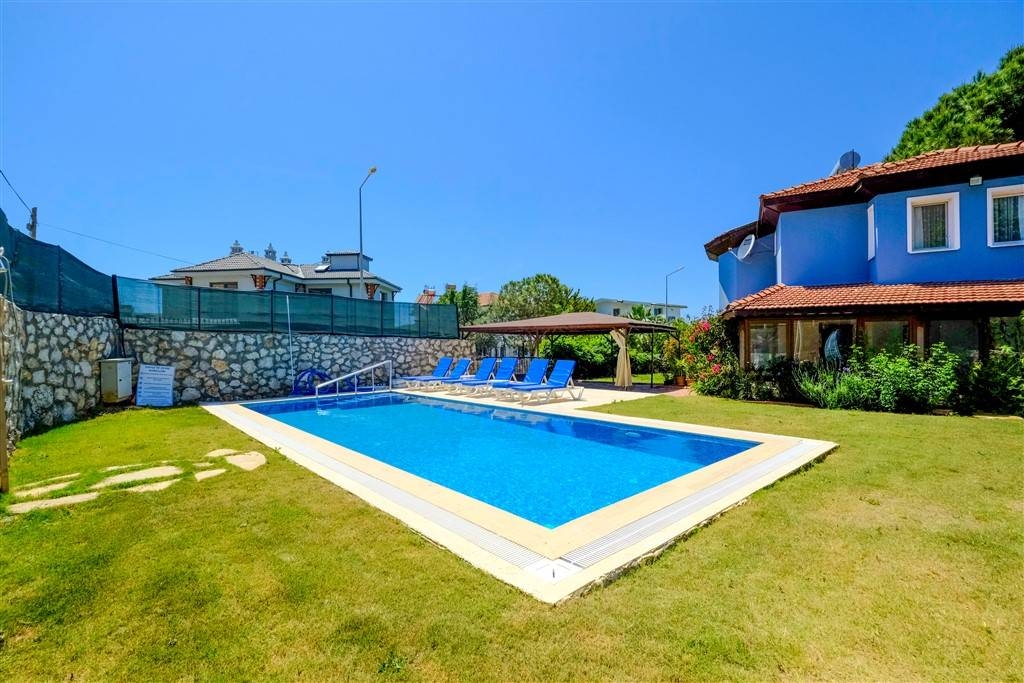 Fethiye Ölüdeniz'de Yemyeşil Bahçeli, Özel Havuzlu, Şık Villa