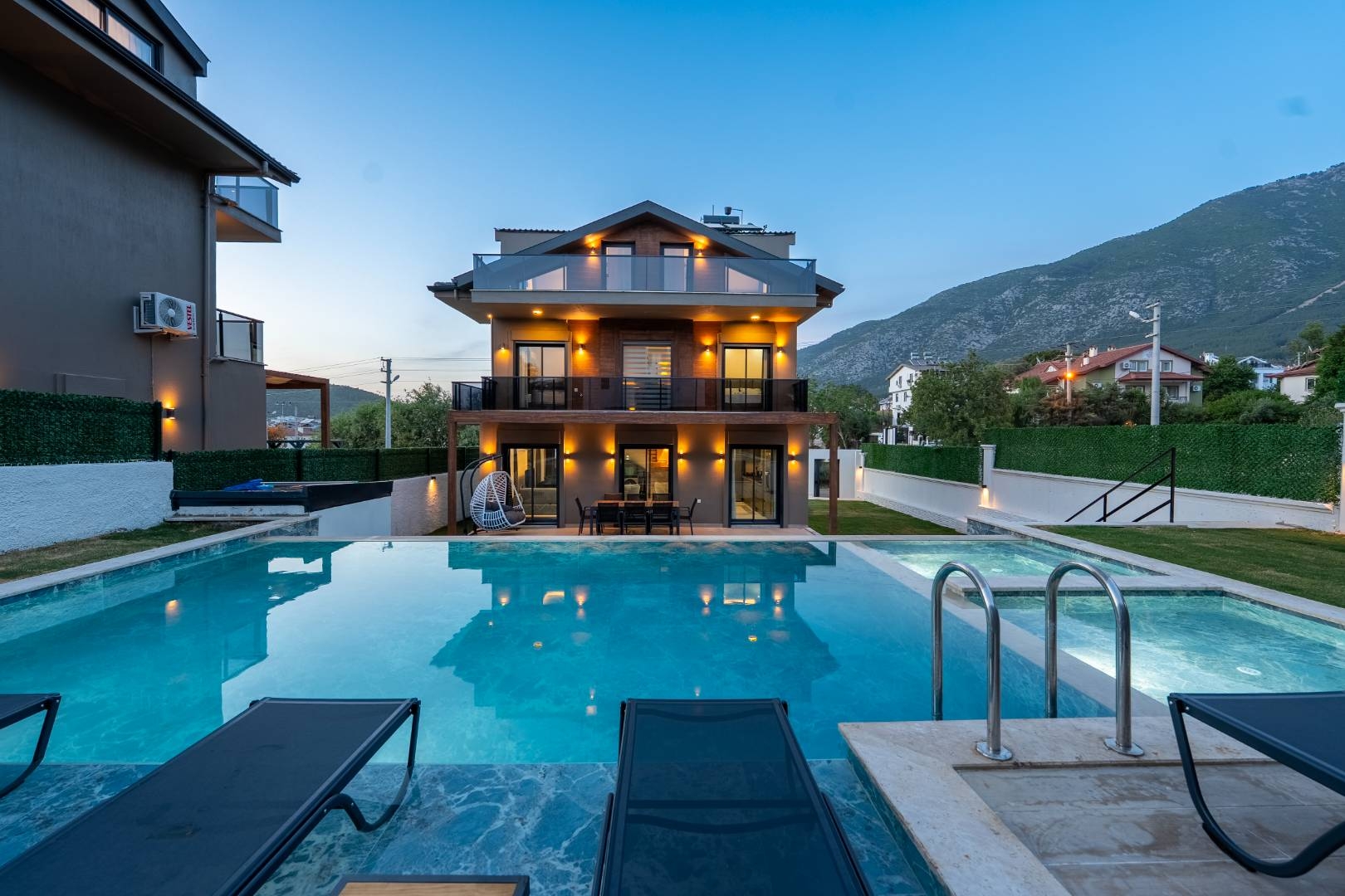 Fethiye Ölüdeniz'de Geniş Ailelere Uygun, Özel Havuzlu, Şık Villa