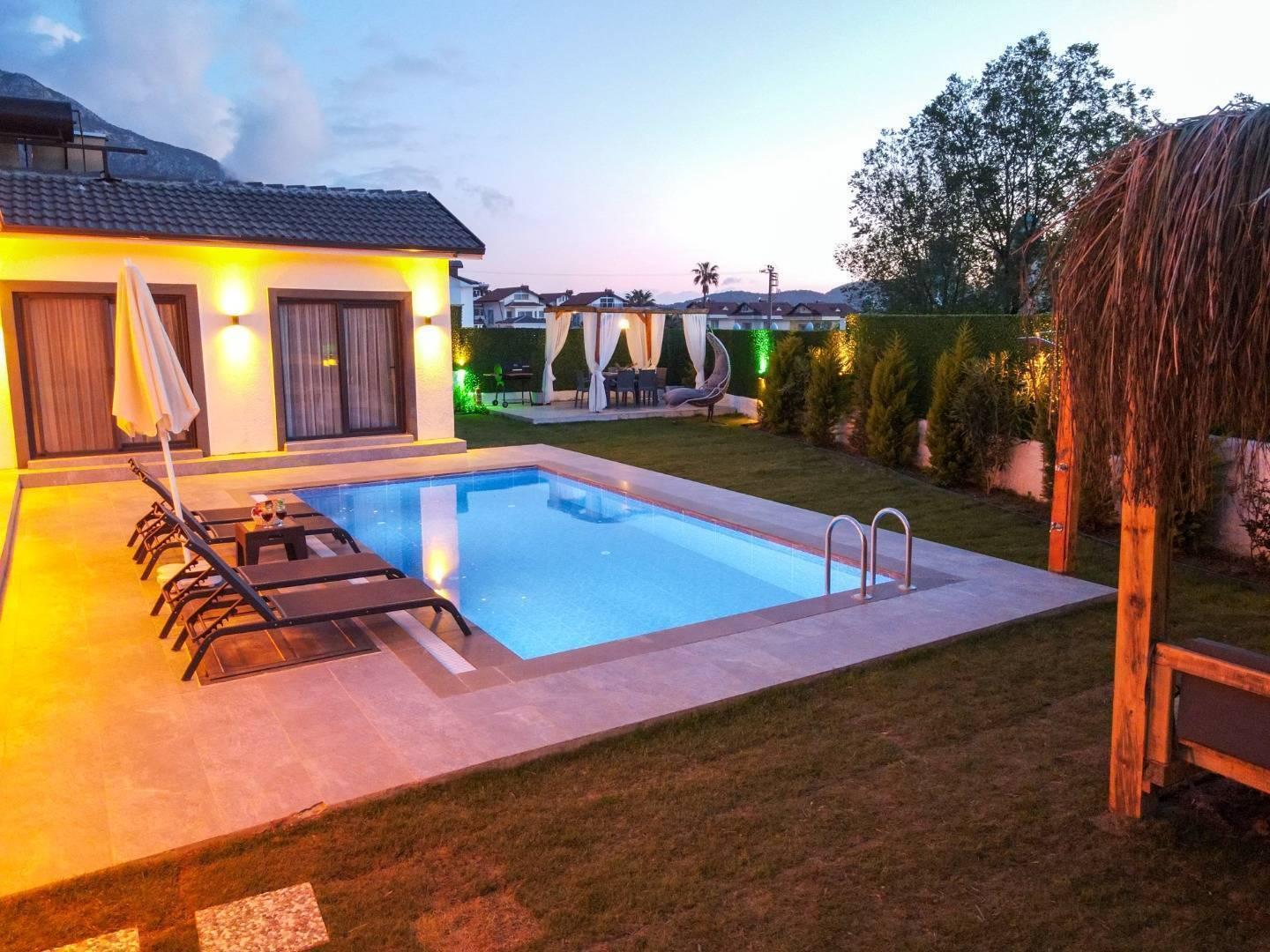 Fethiye Ölüdeniz'de Bahçe İçerisinde, Özel Havuzlu, 5 Kişilik Villa-41942