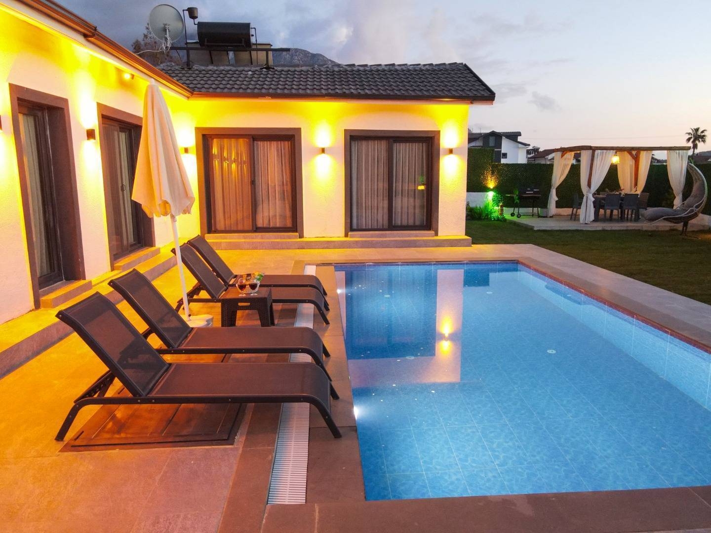 Fethiye Ölüdeniz'de Bahçe İçerisinde, Özel Havuzlu, 5 Kişilik Villa