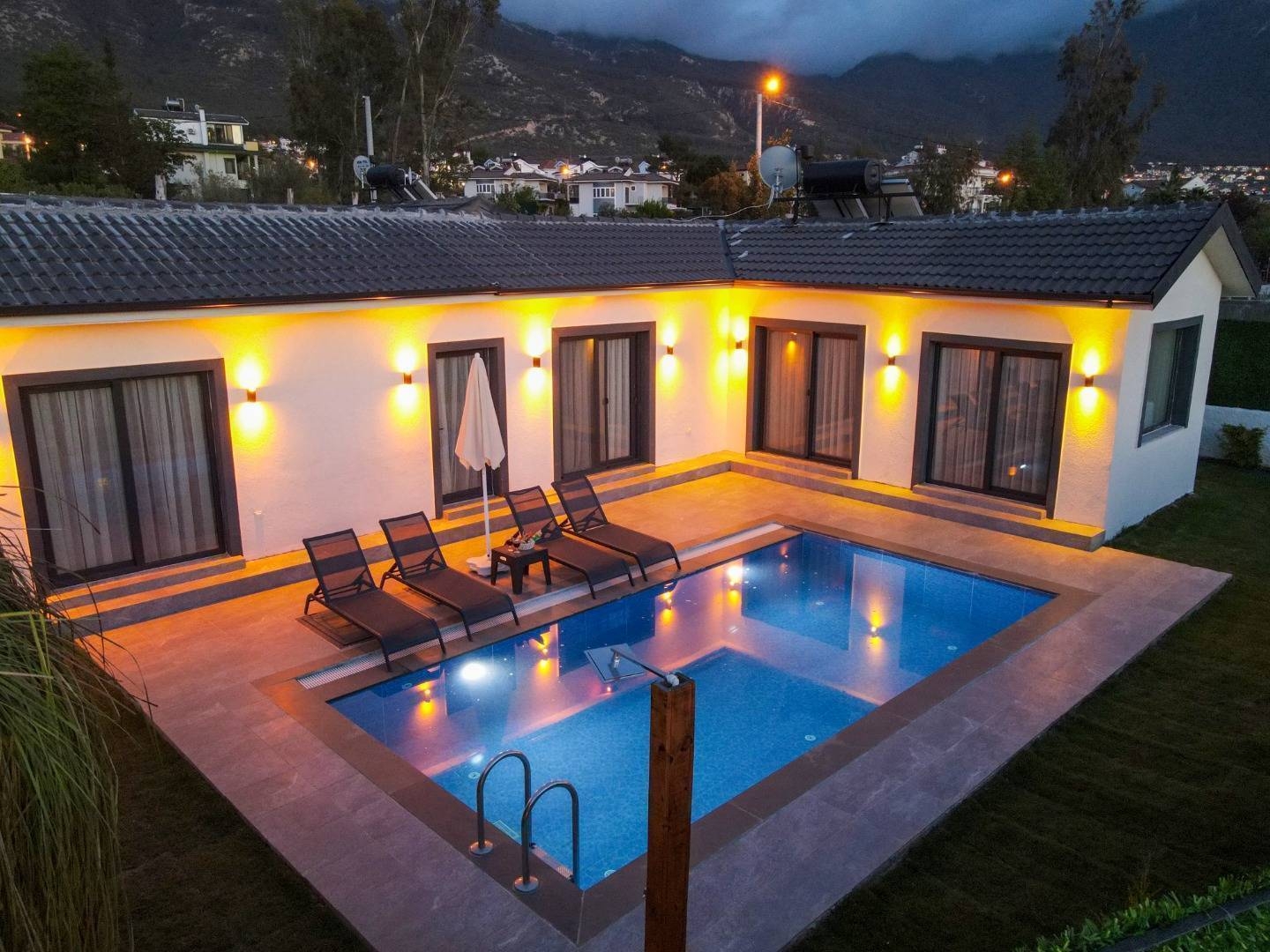 Fethiye Ölüdeniz'de Bahçe İçerisinde, Özel Havuzlu, 5 Kişilik Villa