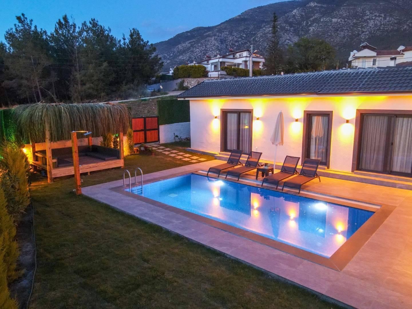 Fethiye Ölüdeniz'de Bahçe İçerisinde, Özel Havuzlu, 5 Kişilik Villa-41942