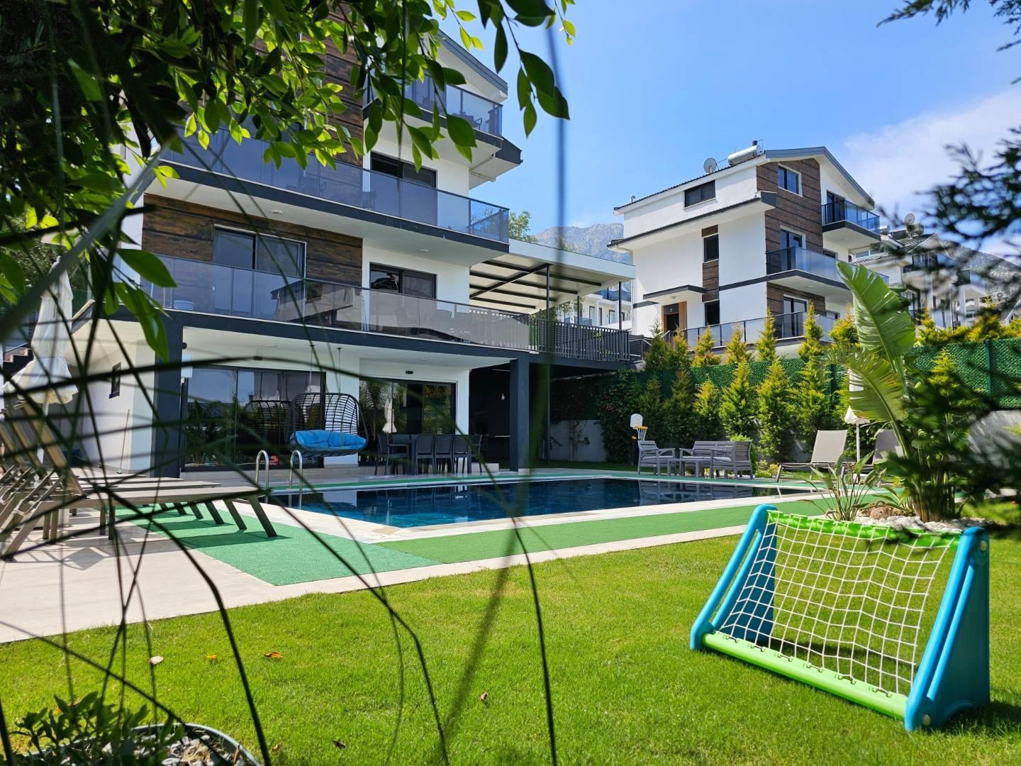 Fethiye Ölüdeniz'de Geniş Bahçe İçerisinde, Özel Havuzlu, Şık Villa-42807