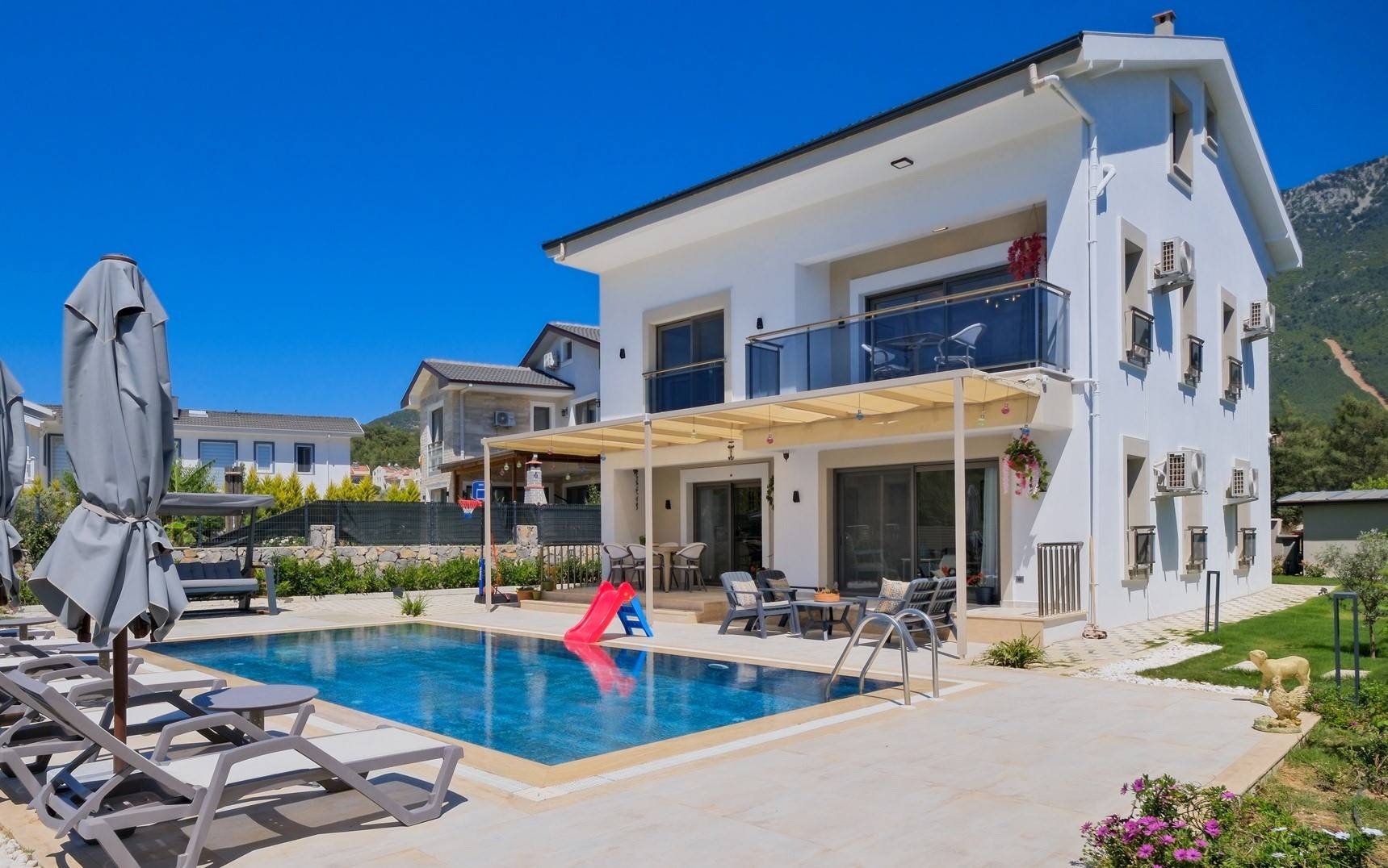 Fethiye Ölüdeniz'de Doğa İle İç İçe, Özel Havuzlu, Modern Villa