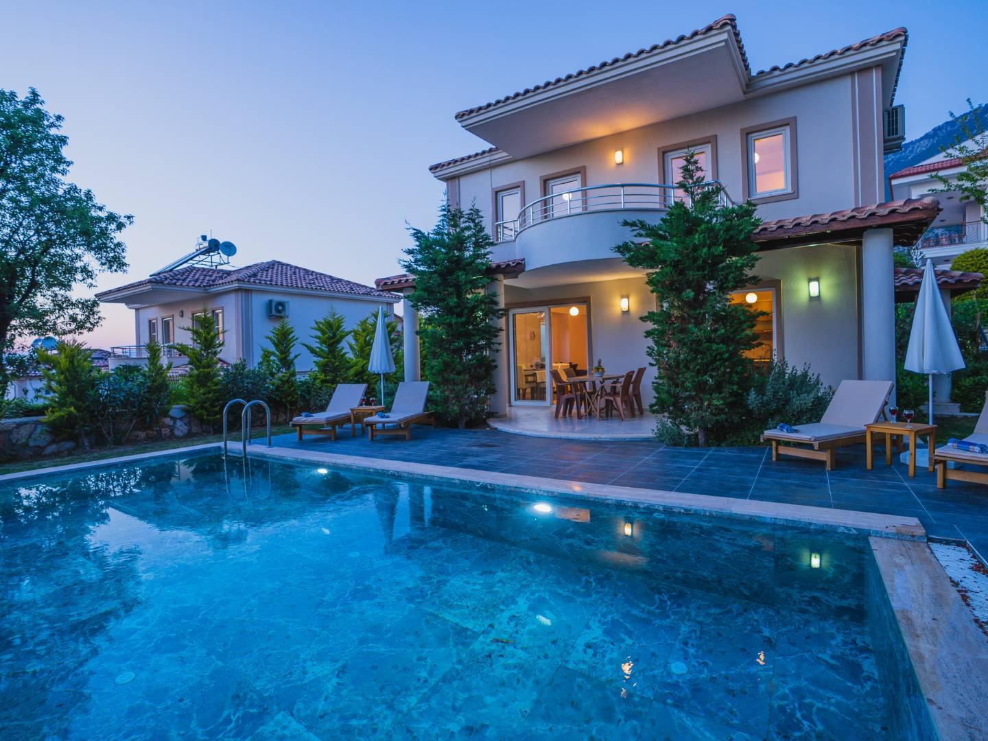 Fethiye Ölüdeniz'de Ferah Bahçe İçerisinde, Özel Havuzlu, 3+1 Villa-35141
