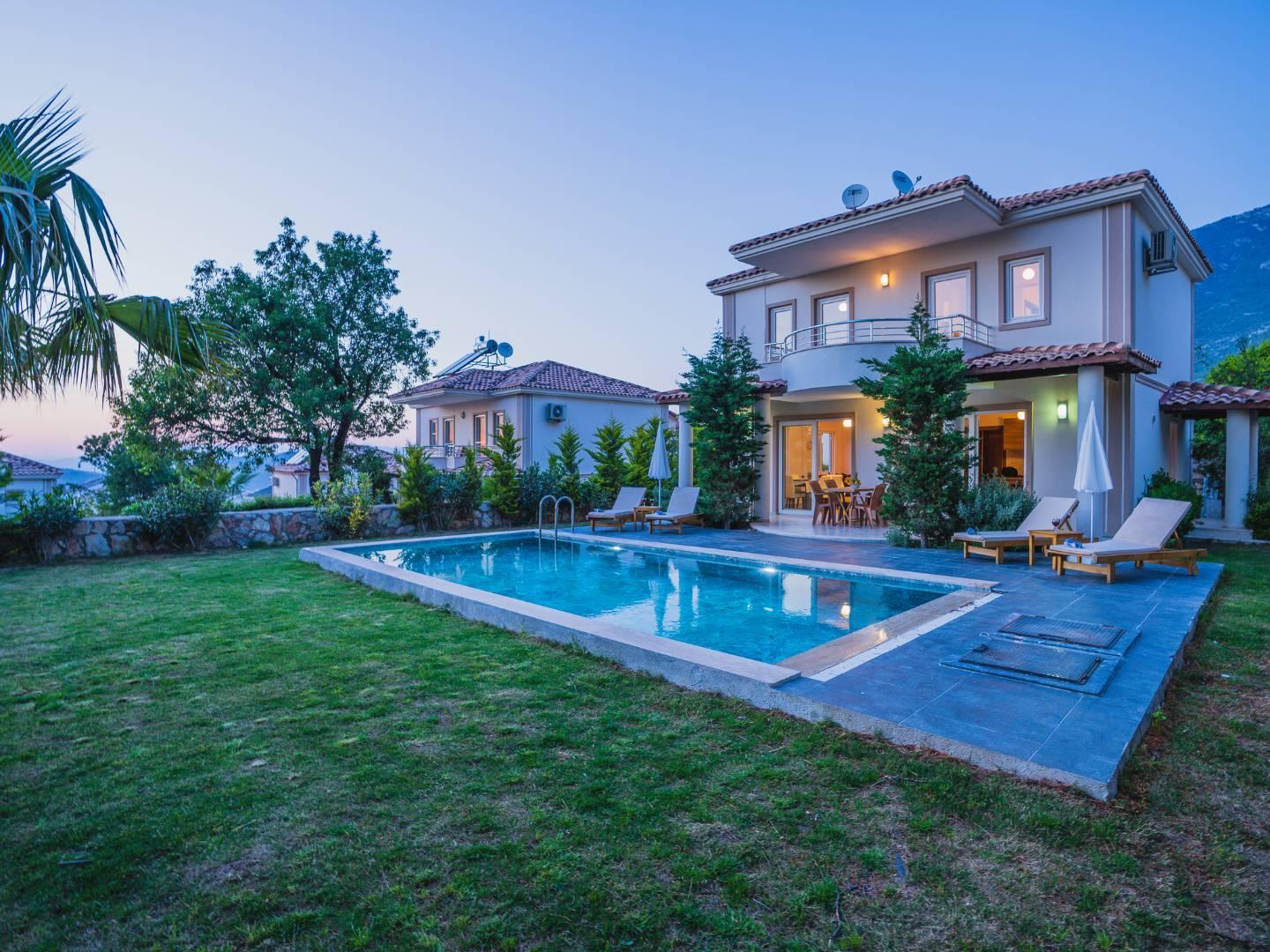 Fethiye Ölüdeniz'de Ferah Bahçe İçerisinde, Özel Havuzlu, 3+1 Villa-35141