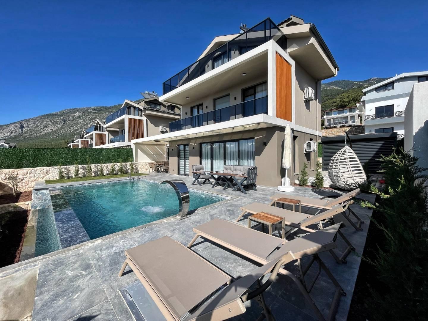 Fethiye Ölüdeniz'de Merkezi Konumda, Özel Havuzlu, 3+1 Villa-38719