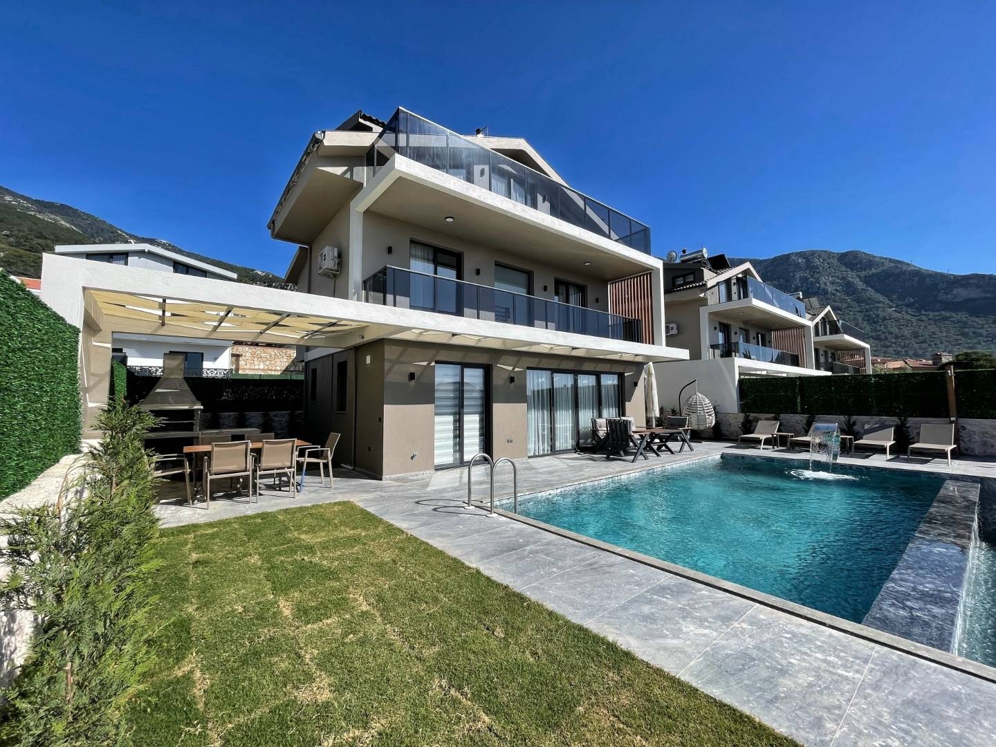 Fethiye Ölüdeniz'de Merkezi Konumda, Özel Havuzlu, 3+1 Villa