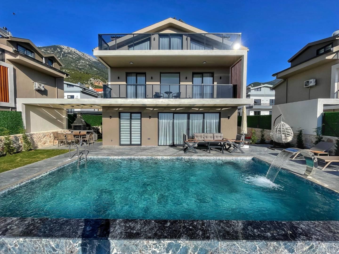 Fethiye Ölüdeniz'de Merkezi Konumda, Özel Havuzlu, 3+1 Villa-38719