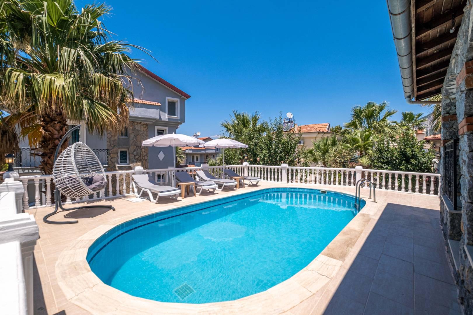 Fethiye Ölüdeniz'de Merkezi Konumda, Özel Havuzlu, 8 Kişilik Şık Villa-40611