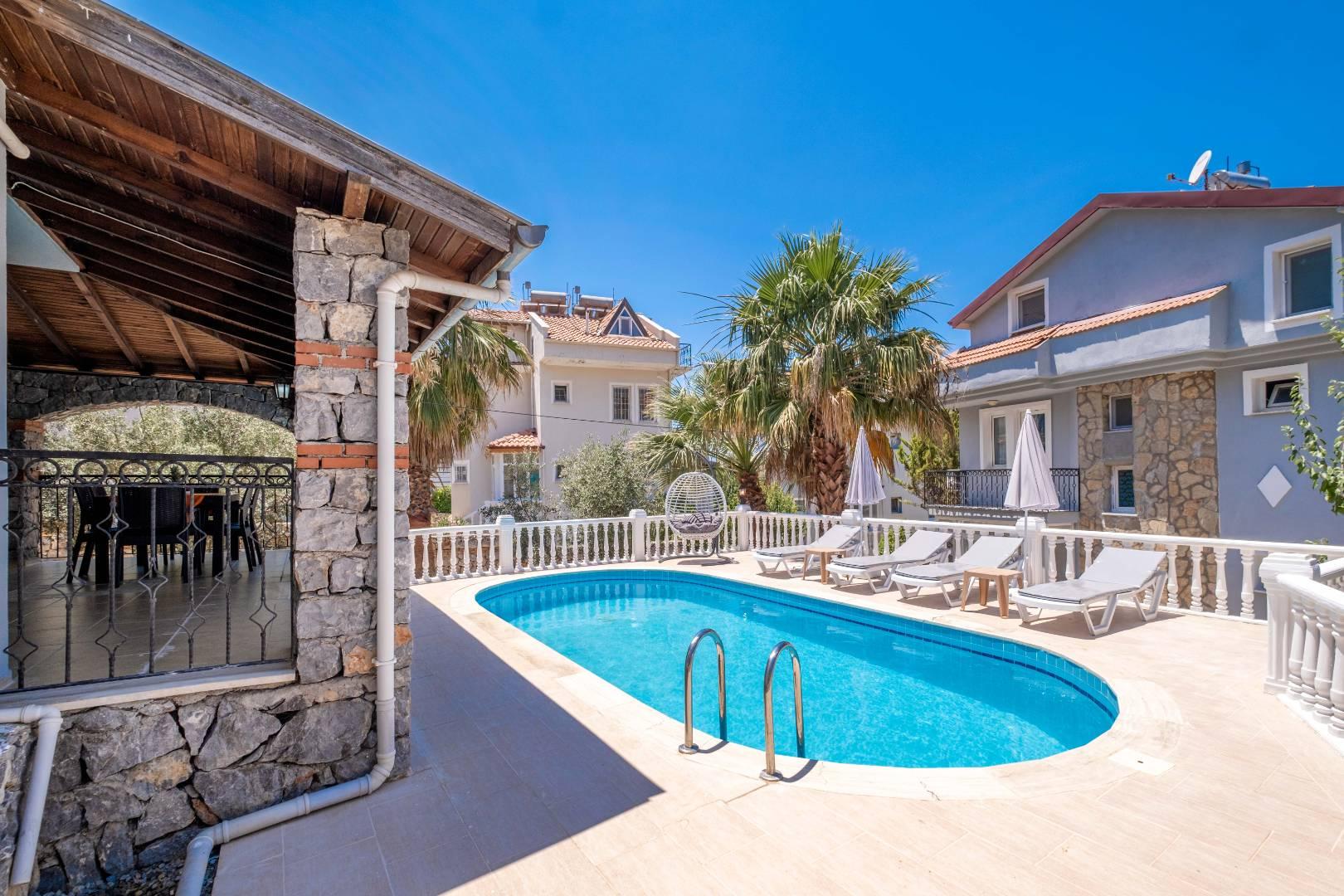 Fethiye Ölüdeniz'de Merkezi Konumda, Özel Havuzlu, 8 Kişilik Şık Villa-40611