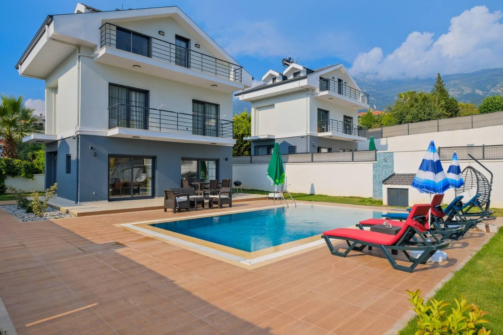 Fethiye Ovacık'ta Merkezi Konumda, Özel Havuzlu, Şık Villa-33283