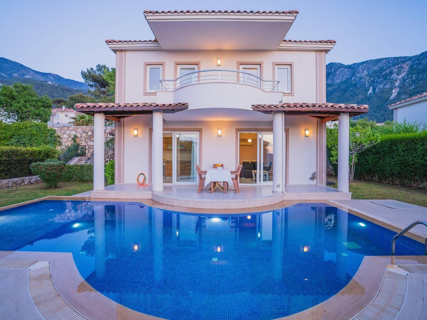 Fethiye Ölüdeniz'de Nezih Konumda, Özel Havuzlu, Konforlu Villa-35142