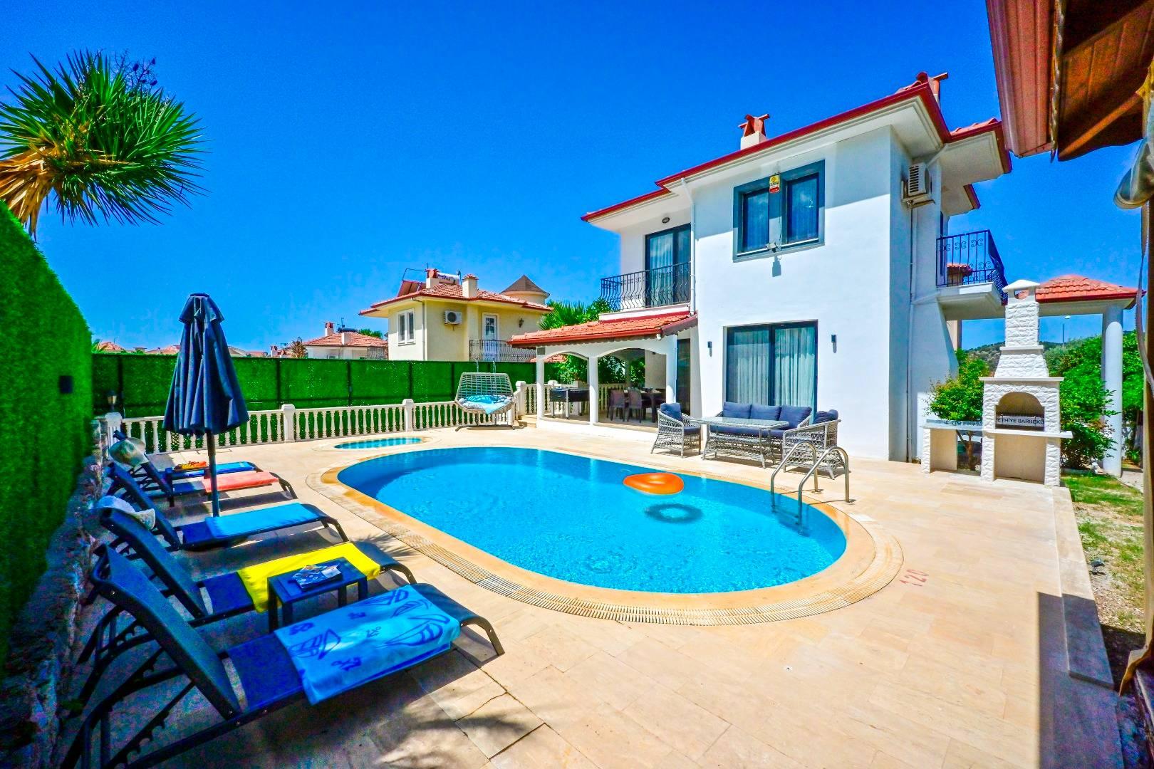 Fethiye Ovacık'ta Nezih Konumda, Yetişkin ve Çocuk Havuzlu, Şık Villa-40974