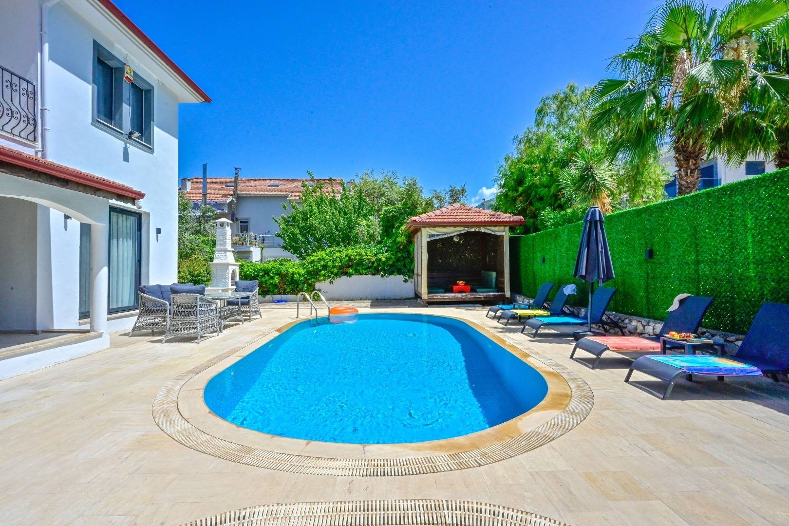 Fethiye Ovacık'ta Nezih Konumda, Yetişkin ve Çocuk Havuzlu, Şık Villa