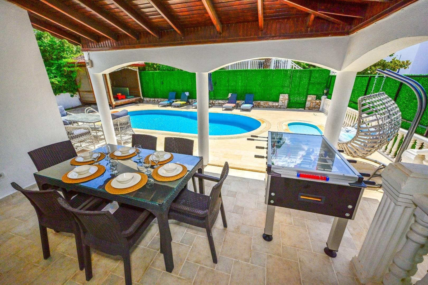 Fethiye Ovacık'ta Nezih Konumda, Yetişkin ve Çocuk Havuzlu, Şık Villa-40974