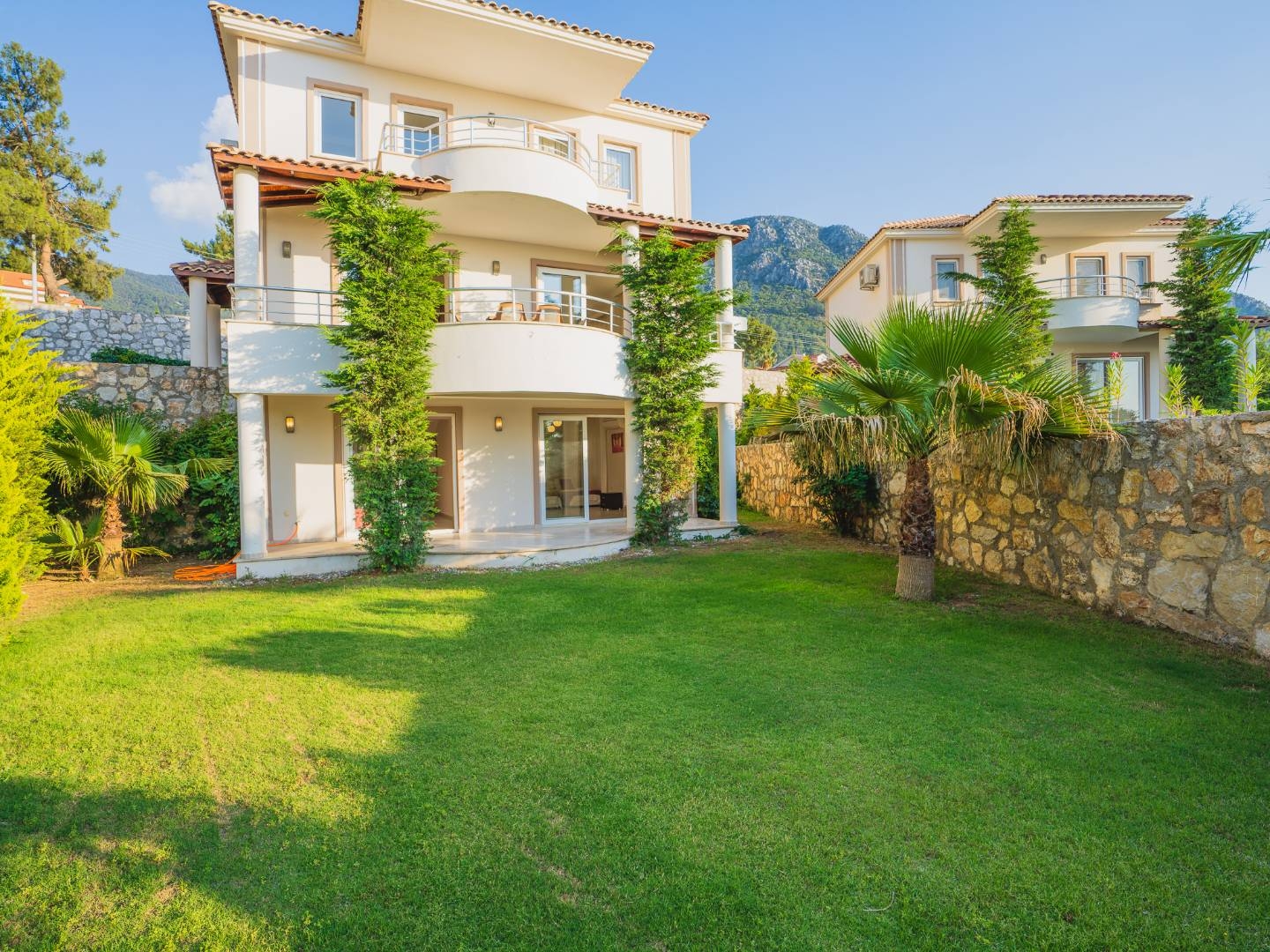 Fethiye Ölüdeniz'de Site İçerisinde, Ortak Havuzlu, Modern Villa