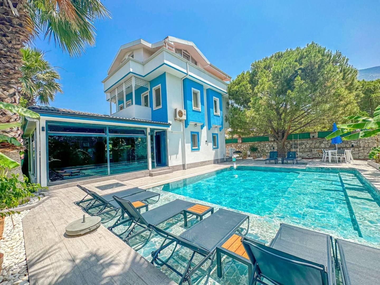 Fethiye Ölüdeniz'de Yemyeşil Doğada, Açık ve Kapalı Havuzlu, Şık Villa-42171